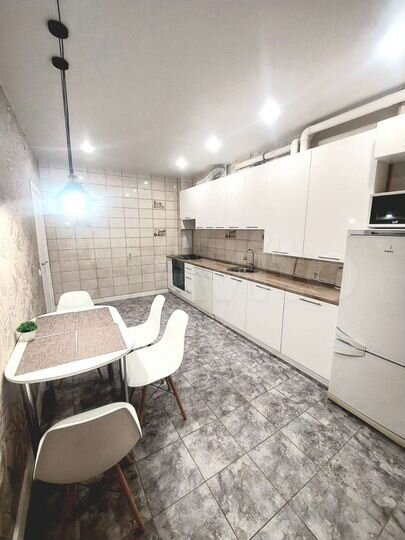 3-к. квартира, 100 м², 8/10 эт.