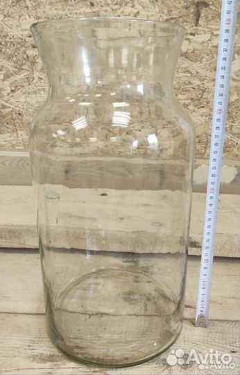 Стеклянная бутыль и дореволюционная банка