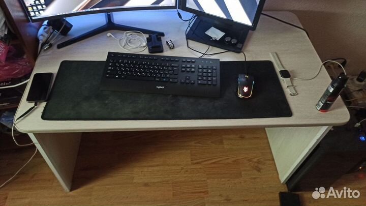 Письменный/Компьютерный стол белый