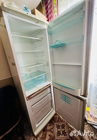 Холодильник бу Stinol