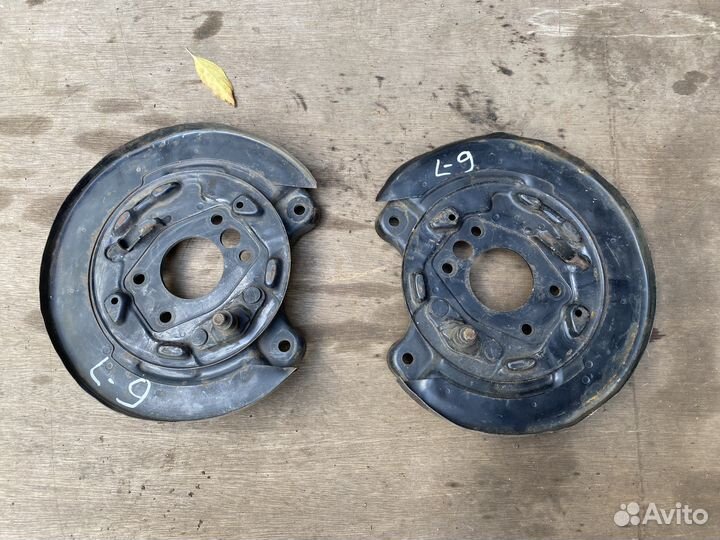 Щиток тормозного диска задний Mitsubishi Lancer 9