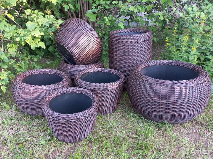 Кашпо из искусственного ротанга