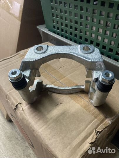 Скоба суппорта тормозного переднего, renault