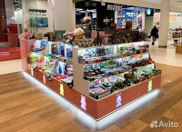 Островок-магазин детских игрушек в крупном трк