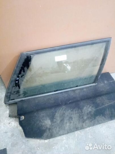 Стекло боковое Volkswagen Passat