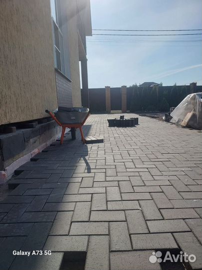 Укладка клинкерной брусчатки