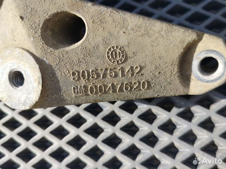 Кронштейн кпп Opel Astra H 1.6