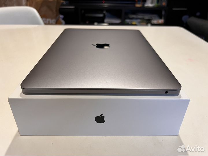 Apple macbook pro 13 2017 (идеальное сост)