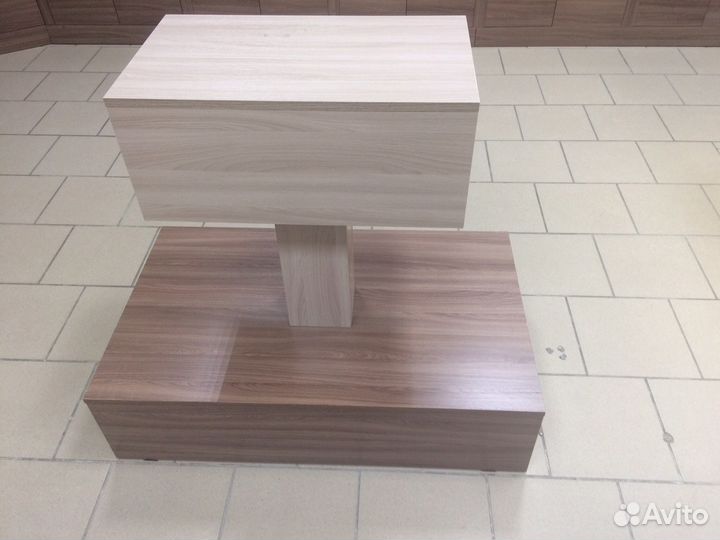 Остров, тумба