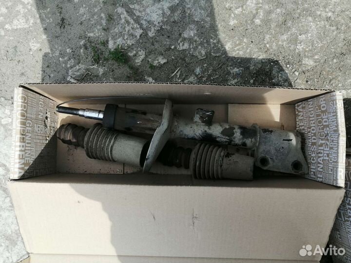 Передние стойки Рено Дастер