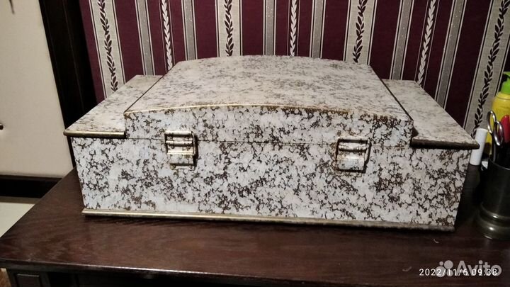 Деревянная шкатулка