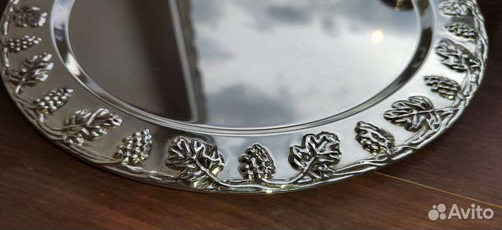 Набор рюмок на подносе