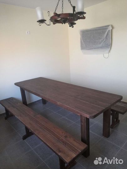 Стол из массива дерева сосна