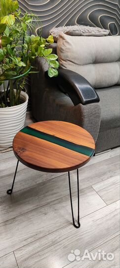 Журнальный столик из массива