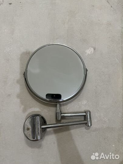 Зеркало маленькое выдвижное в ванную