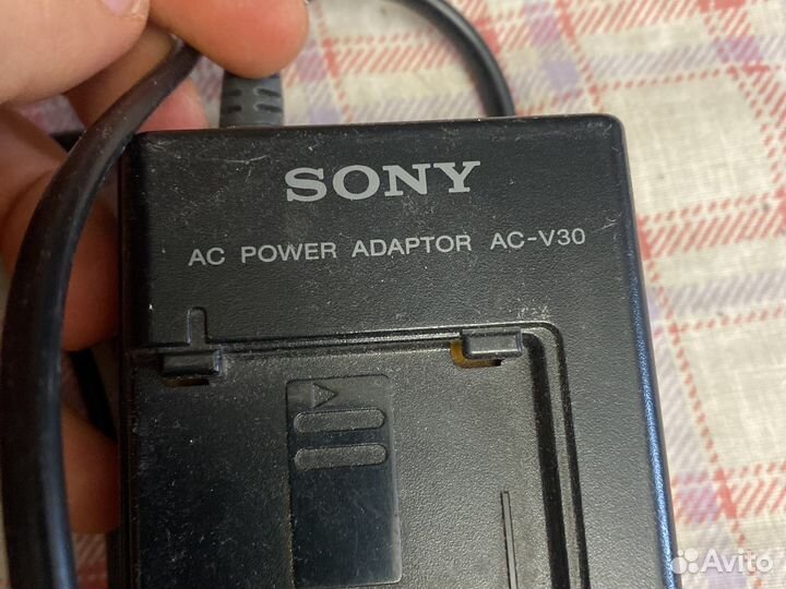 Продам зарядное устройство видеокамеры sony AC-V30