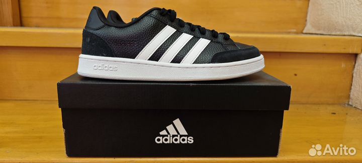 Кроссовки Adidas 40 размер оригинал