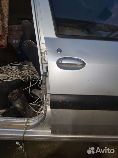 Дверь передняя правая LADA largus
