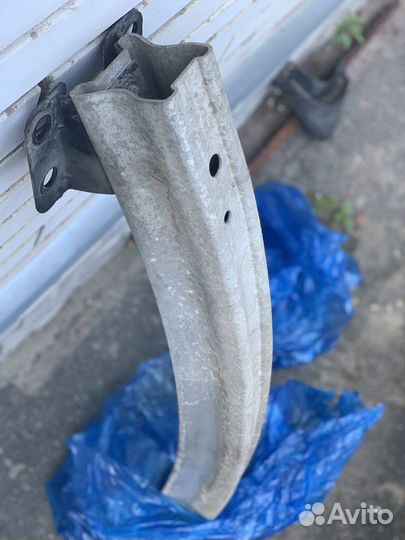 Усилитель заднего бампера Audi Q7