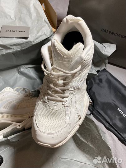 Balenciaga xpander на руках