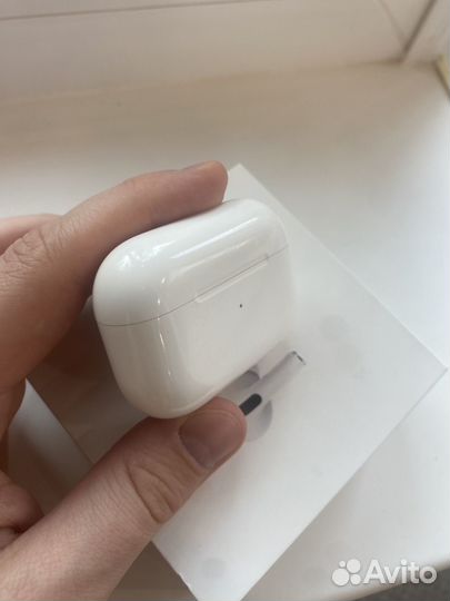 Apple AirPods Pro Lightning