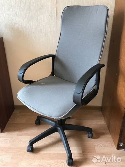 Офисное кресло