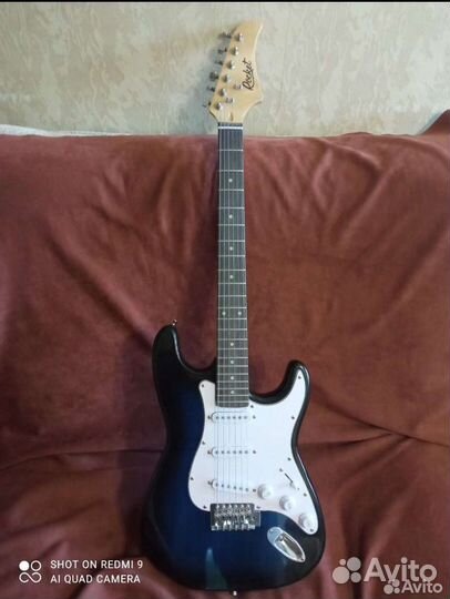 Электрогитара и комбоусилитель Rocket