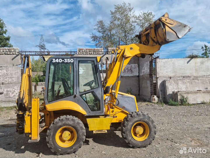 Экскаватор-погрузчик