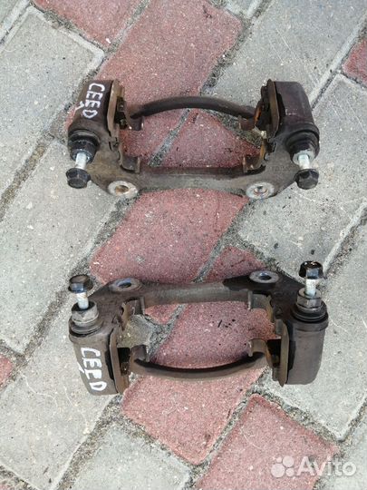 Скоба переднего суппорта Киа Сид 1 ED