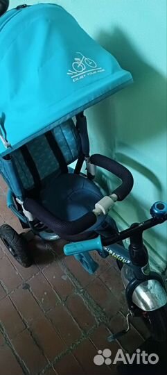 Детский трехколесный велосипед с ручкой