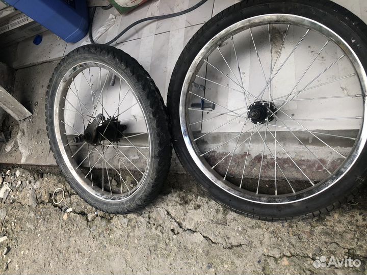 Колеса на велосипед в сборе