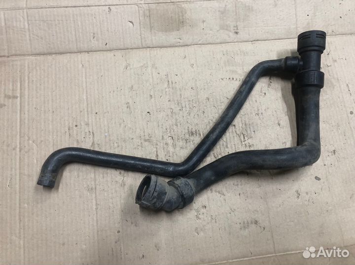 VW Passat B5 Патрубок радиатора 8D0121055J