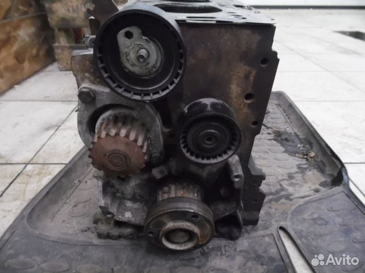 Блок двигателя Citroen C4 2005-2011 1,6 NFU