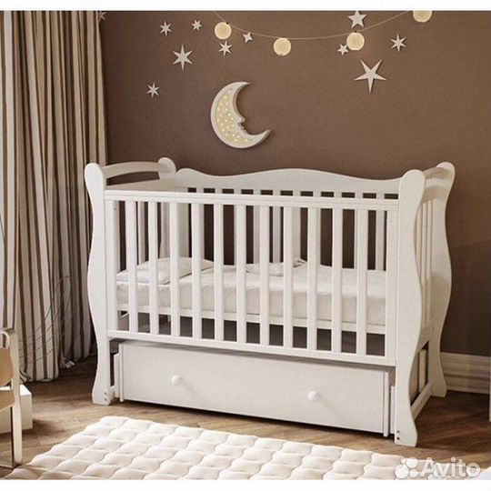Дет кроватка-маятник с матрасом и постель бельем