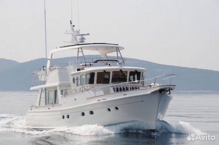 Траулерная яхта Selene 54