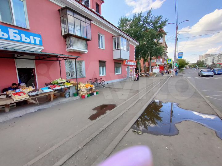 Торговая площадь, 1 линия