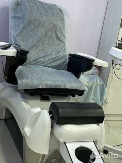 Педикюрное кресло с массажем