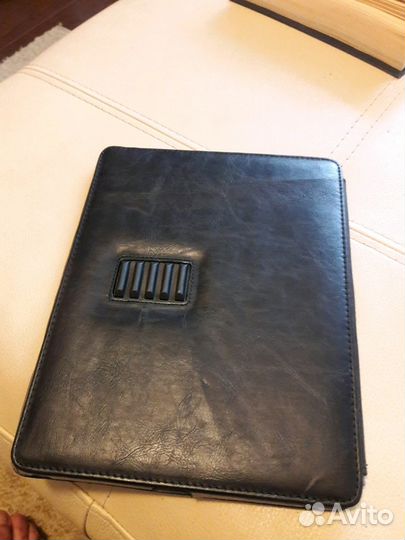 Чехол кожаный новый крутой.для планшета
