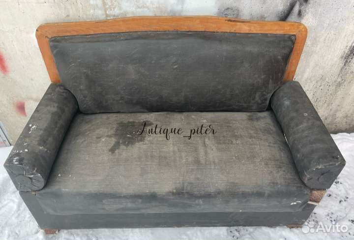 Диван старинный