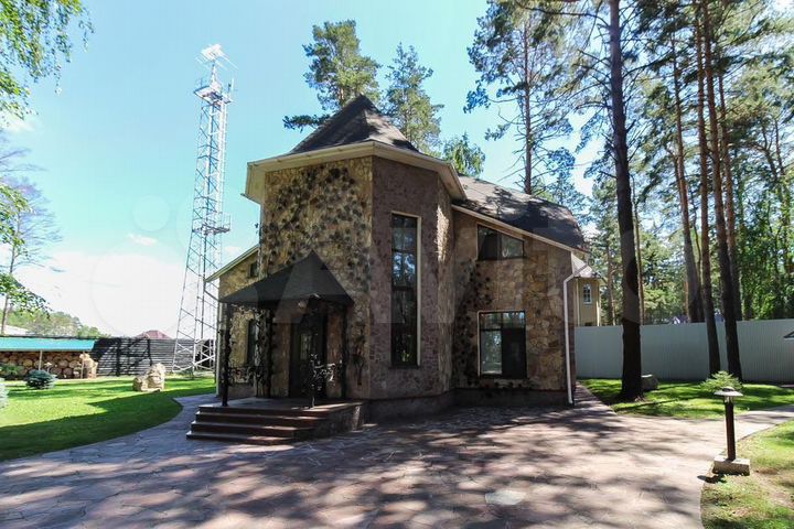 Дом 600 м² на участке 1,52 га