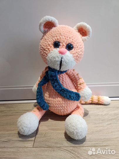 Вязаный котик 33 см