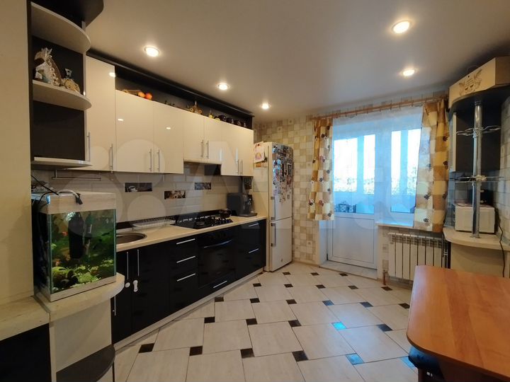 2-к. квартира, 64 м², 3/10 эт.