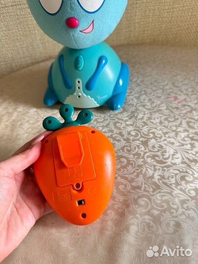 Музыкальный заяц Банни Ouaps с морковкой