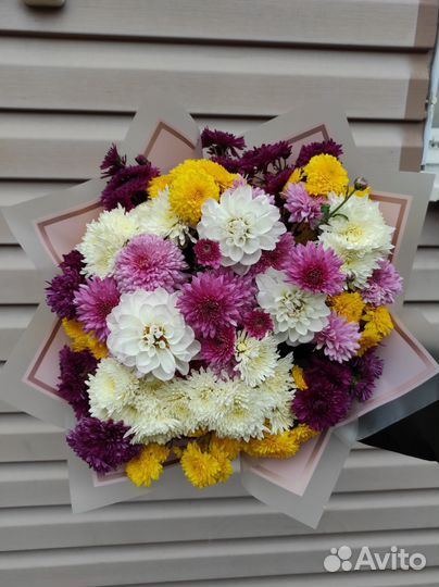 Букеты из хризантем и георгин