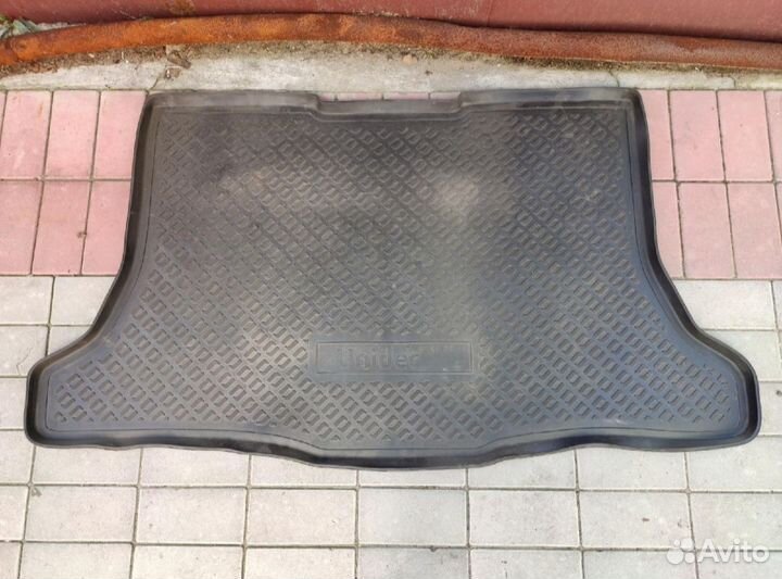 Резиновый коврик в багажник
