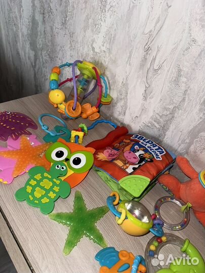 Погремушки и игрушки