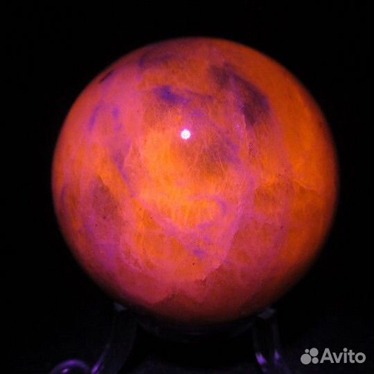 Шар из камня Гакманит Содалит Светится в уф