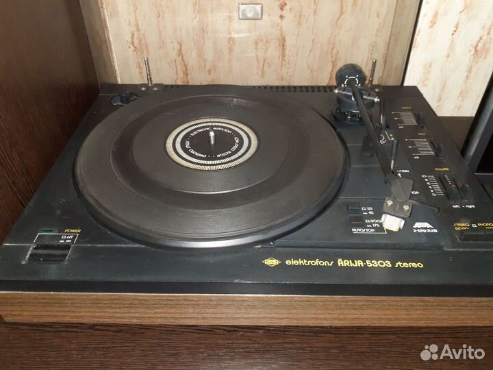 Проигрыватель винила СССР с колонками