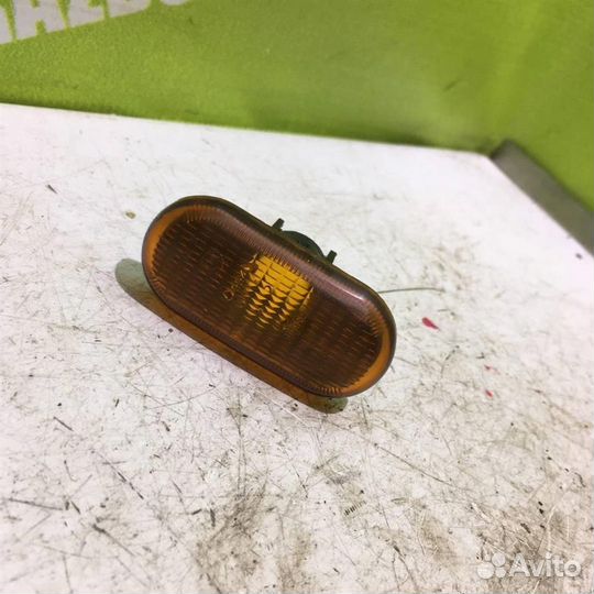 Повторитель на крыло желтый Рено Клио 2 Симбол