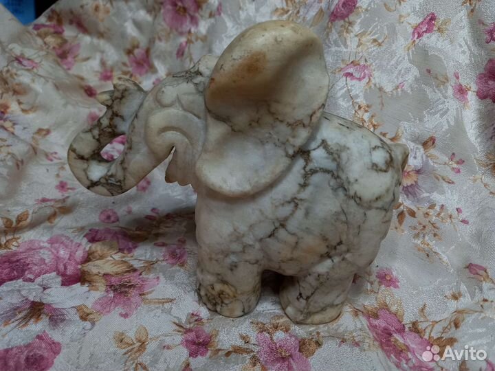 Старинный слон. Китай. мрамор, начало 20 века